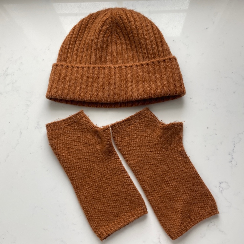 Jenni Kayne 100% Cashmere Beanie and Matching Fingerless Gloves in Rust Brown